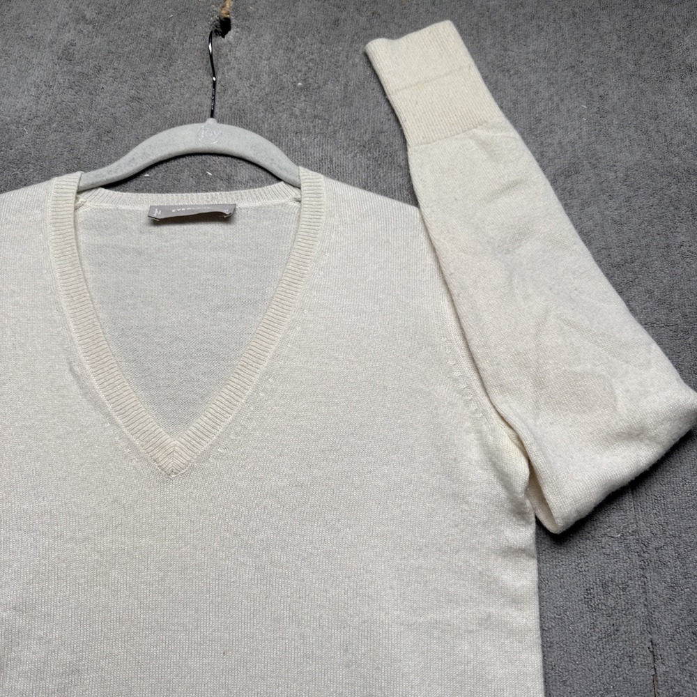 Everlane Women's V Neck Sweater XS Cream Lightweight Knit Minimalist‎ Classic
